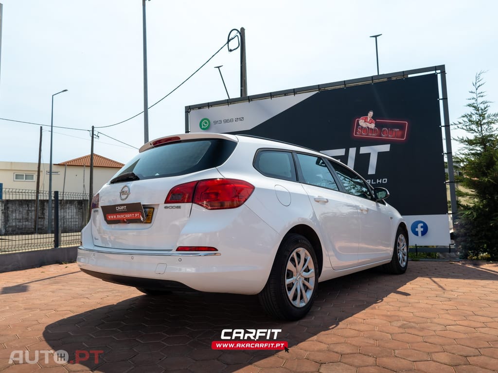 Opel Astra Outro