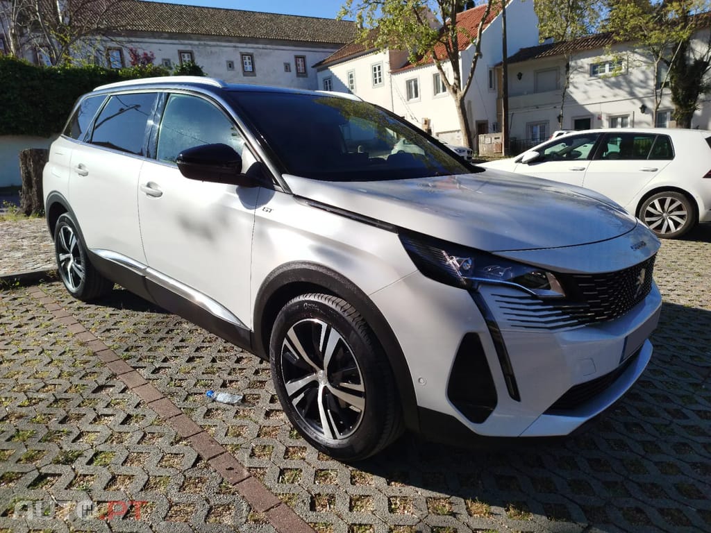 Peugeot 5008 GT HYBRID 136 CV