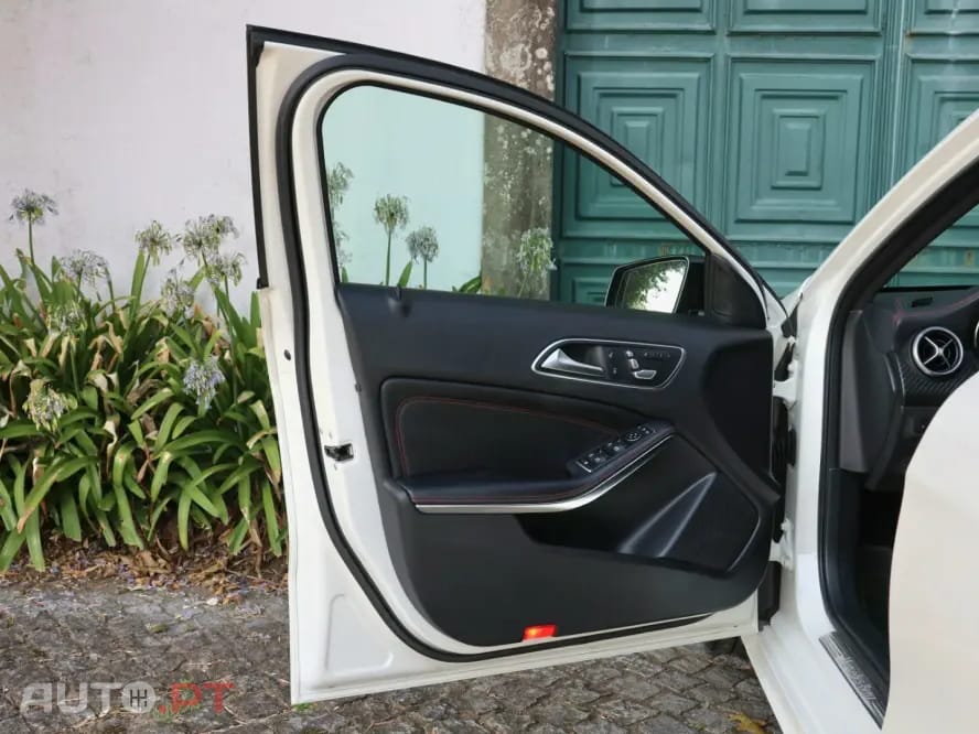 Mercedes-Benz A 180 AMG Line