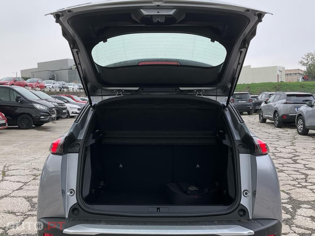 Peugeot E-2008 50 kWh Active Pack