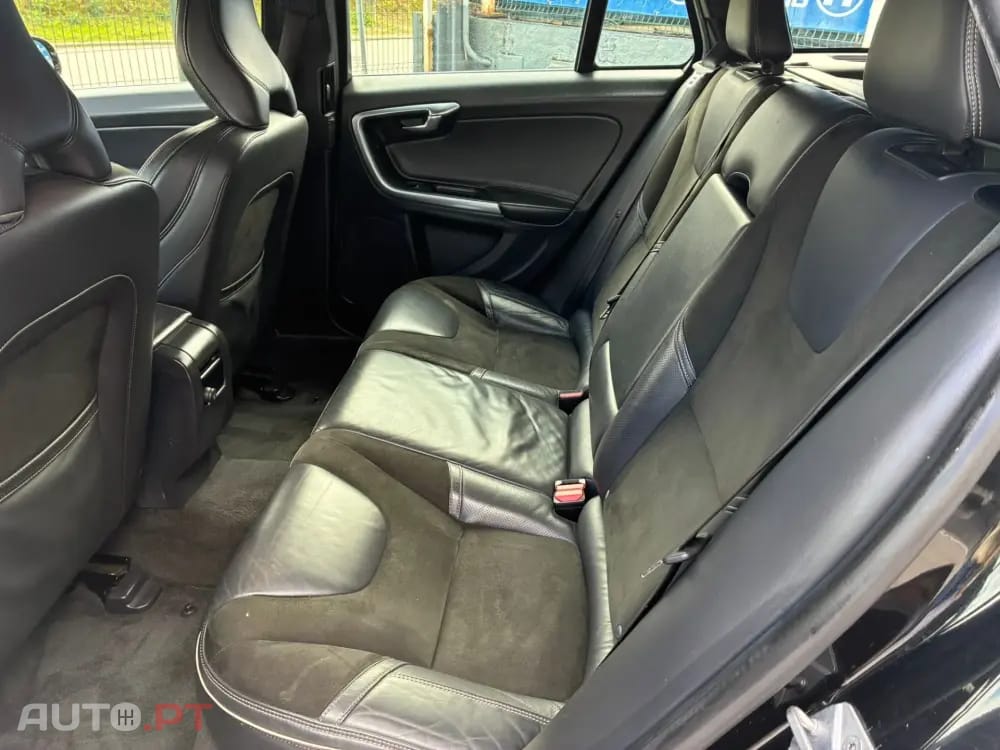 Volvo V60 2.4 D6 R-Design Momentum AWD Phev