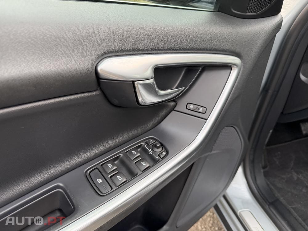 Volvo V60 D6 Plug-In-Hybrid AWD Geartronic Pure Limited