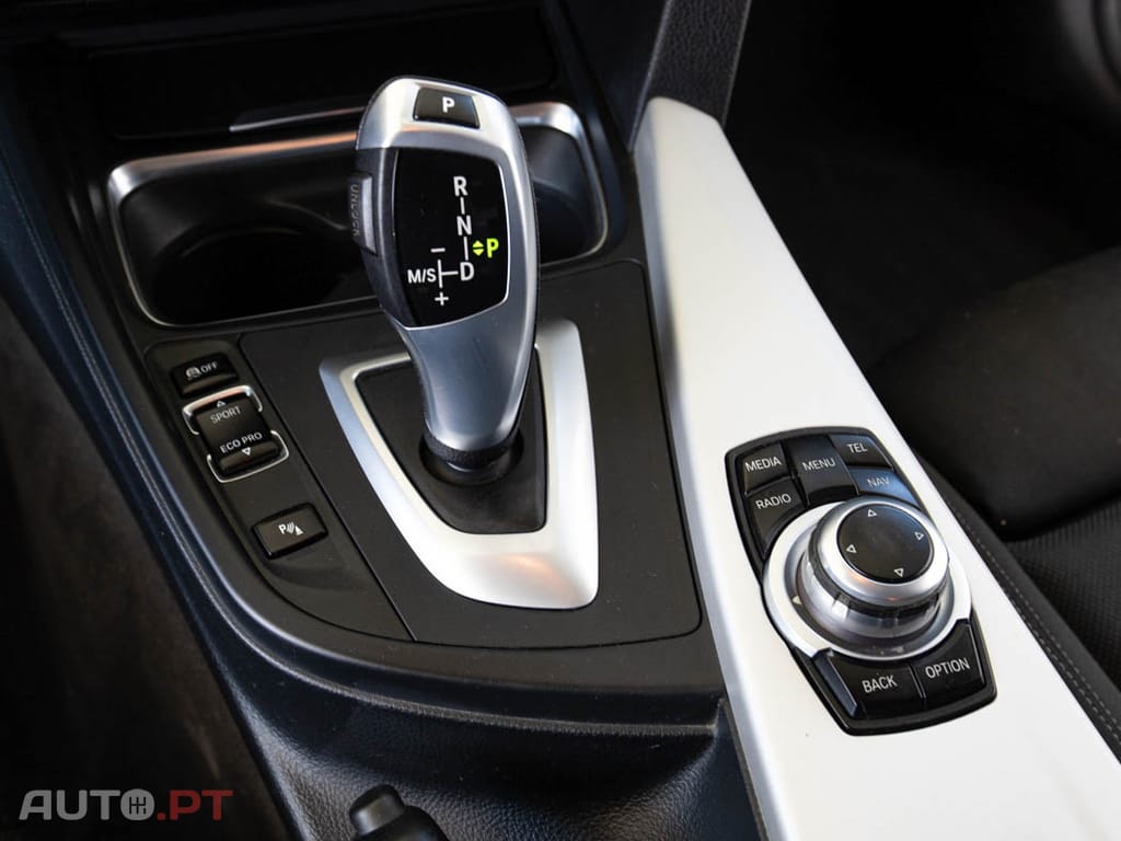 BMW 320 PERFORMANCE PACK M