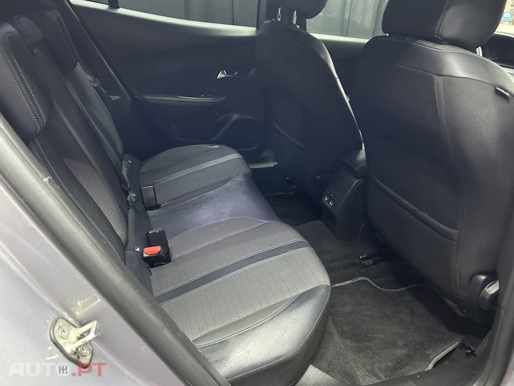 Peugeot 2008 1.2 PureTech Allure EAT8