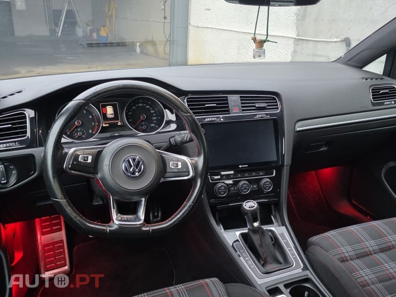 Volkswagen Golf 2.0 TSI GTI