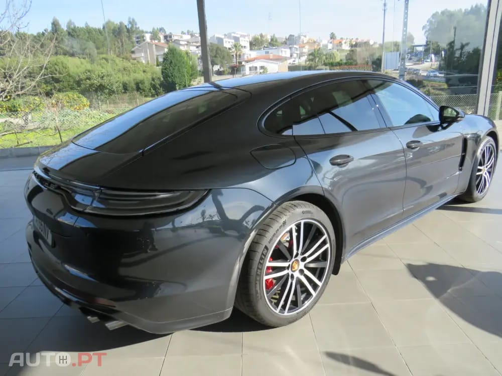 Porsche Panamera 4 E-Hybrid