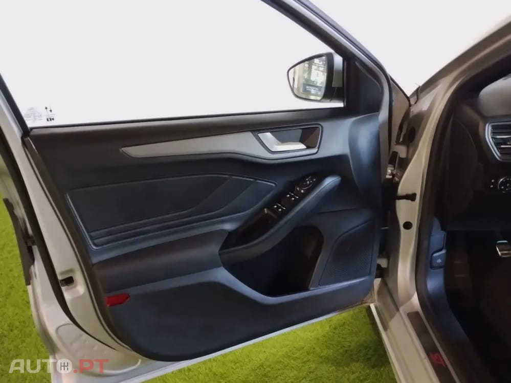 Ford Focus EcoBoost ST-Line Hybrid