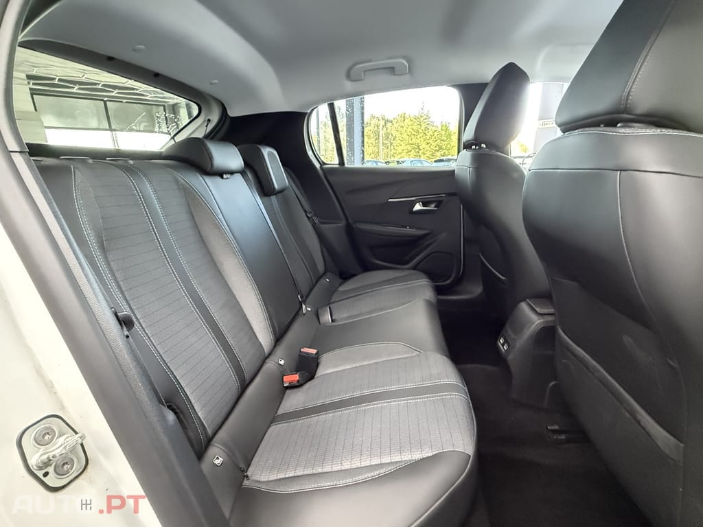 Peugeot E-208 50 kWh Allure Pack