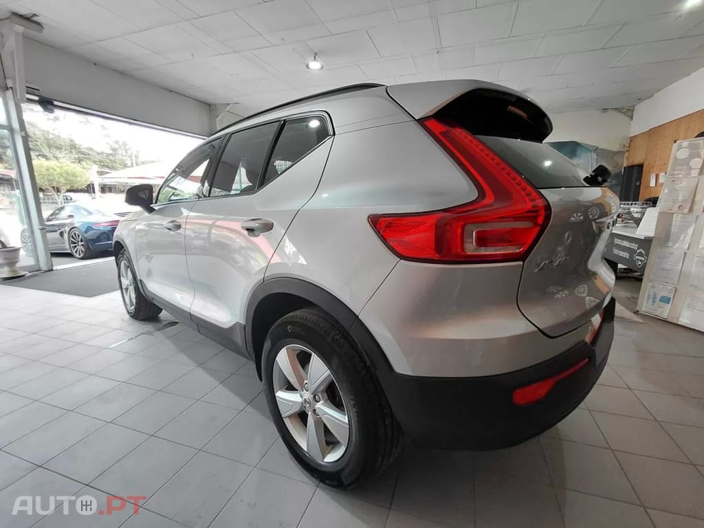 Volvo XC40 1.5 T3 Momentum Tech Edition