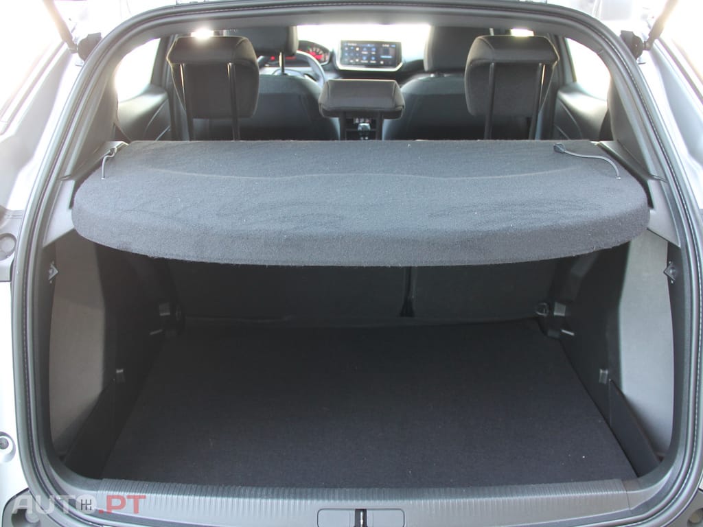 Peugeot 2008 1.2 PureTech Active — fotografia 7