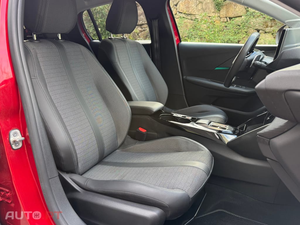 Peugeot 208 PureTech 100 EAT8 Allure