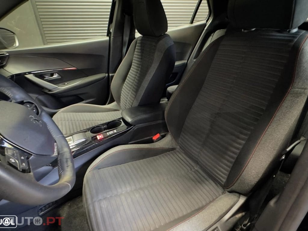 Peugeot E-2008 Active