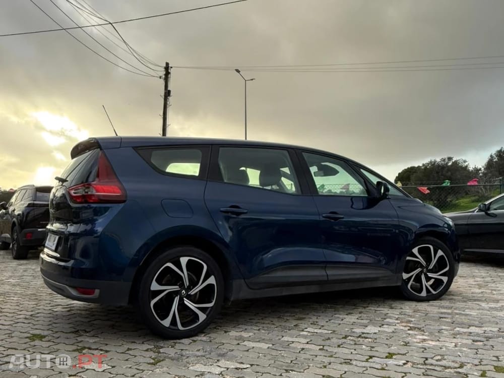 Renault Scénic Outro