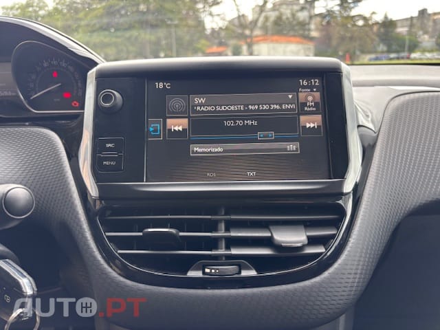 Peugeot 2008 1.2 PURETECH STYLE