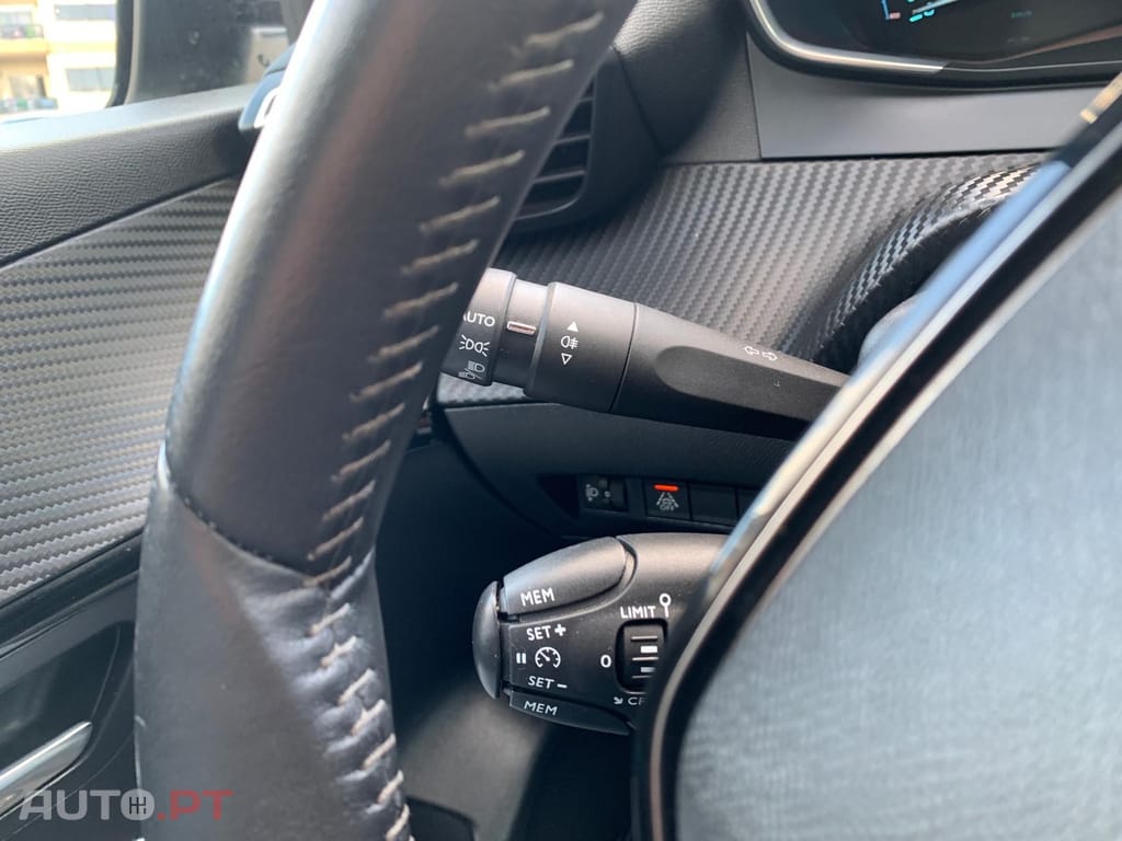 Peugeot E-208 50 kWh Allure Pack