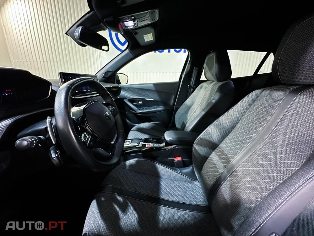 Peugeot 2008 1.2 PureTech Allure EAT8