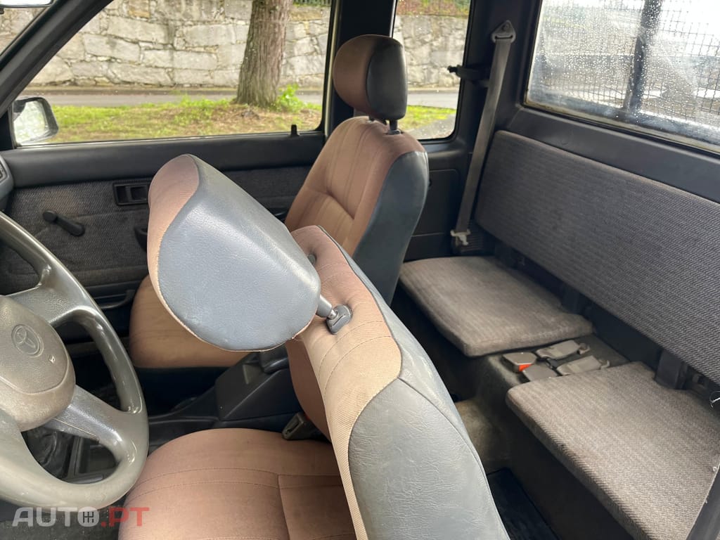 Toyota Hilux 2.4 D LN105L