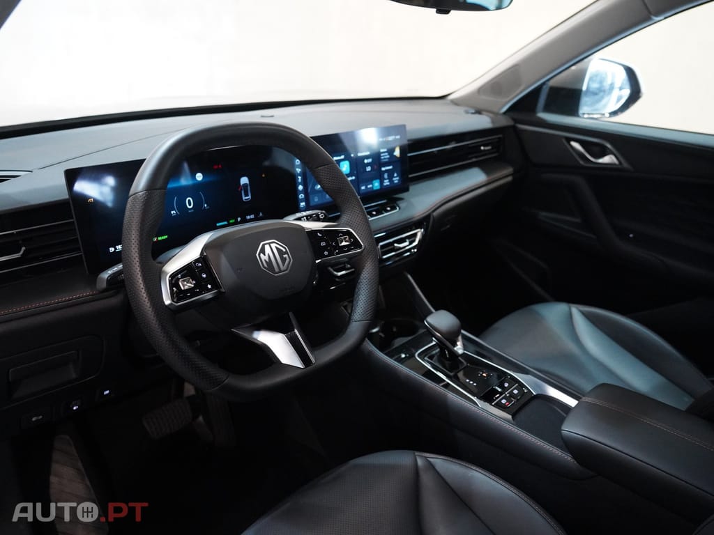 MG HS Luxury