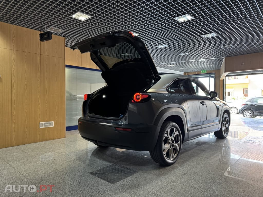 Mazda MX-30 e-SKYACTIV Advantage+Modern Confidence