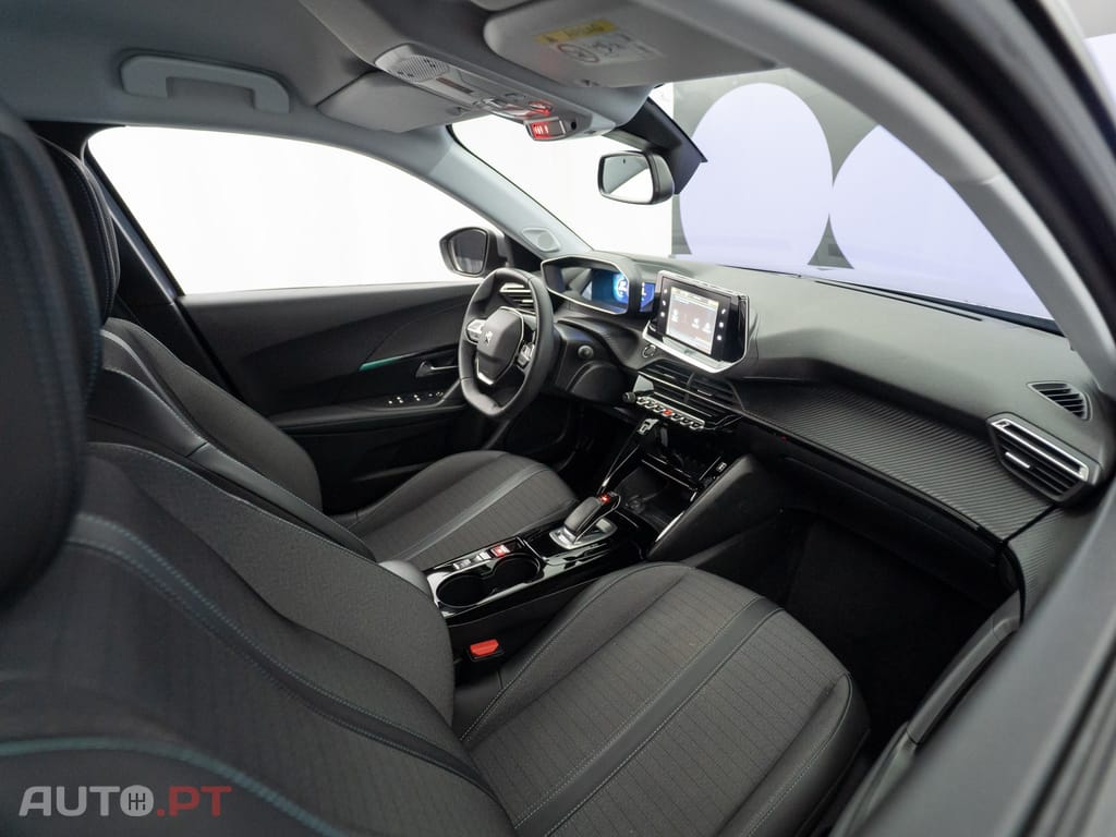 Peugeot E-2008 50 kWh Allure Pack