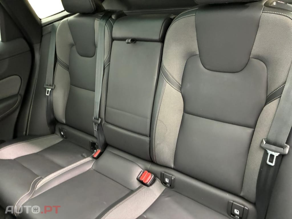 Volvo XC60 2.0 T6 PHEV Plus Style Chrome
