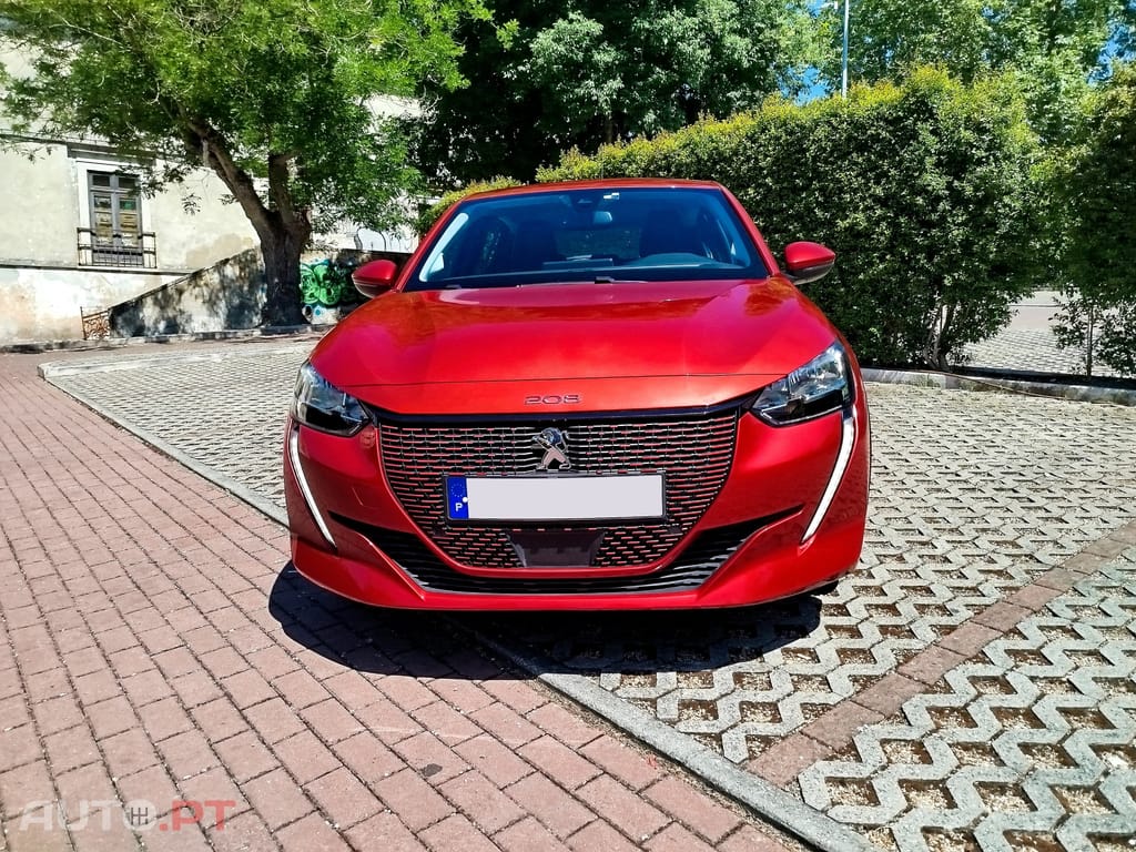 Peugeot 208 Allure 50 kWh 136cv