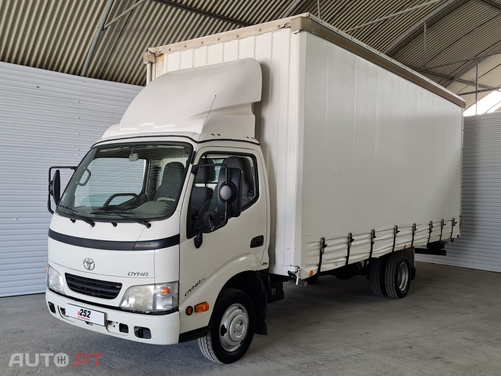 Toyota Dyna Contentor Lona Tipo TIR