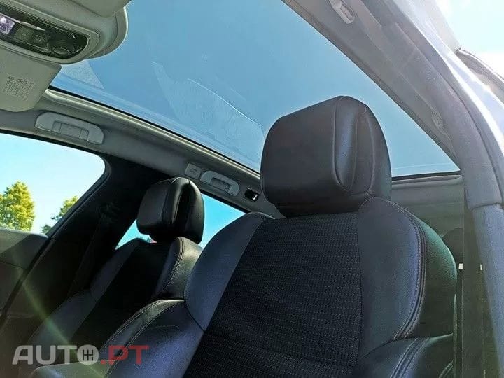 Peugeot 508 RXH 2.0 HDi Hybrid4 2-Tronic 104g