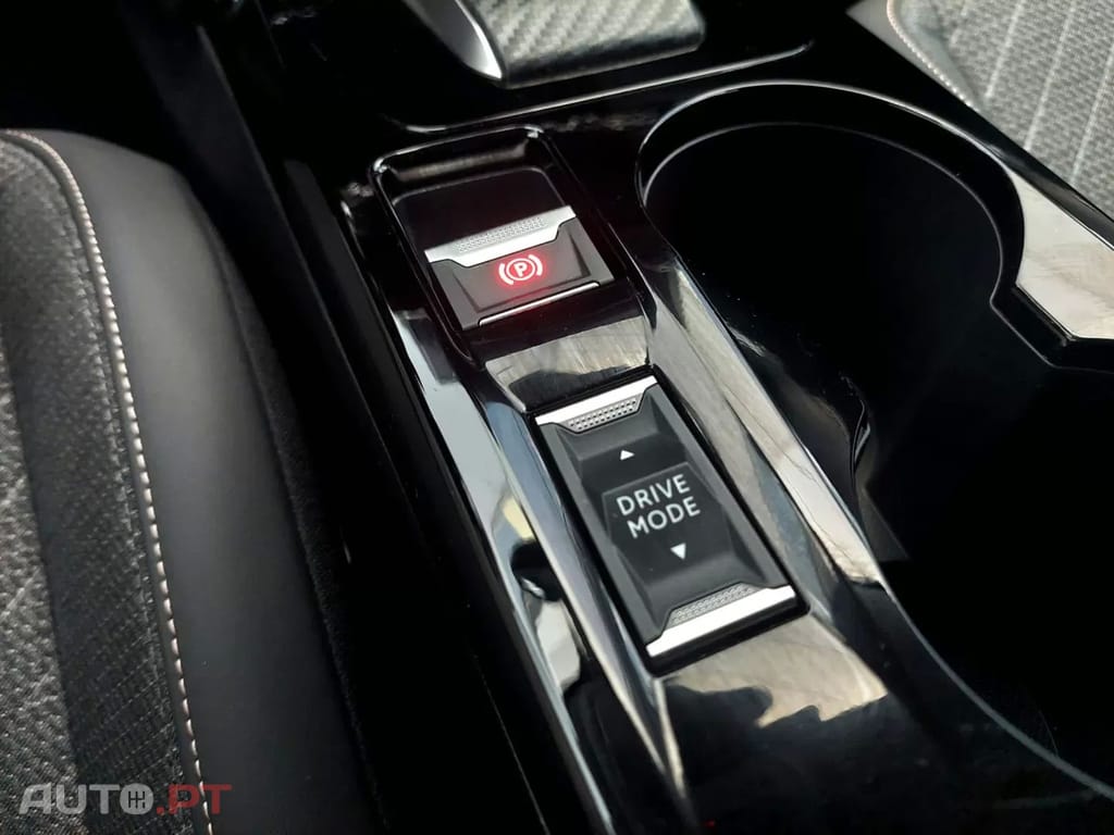 Peugeot 208 1.2 Hybrid Allure e-DCS6