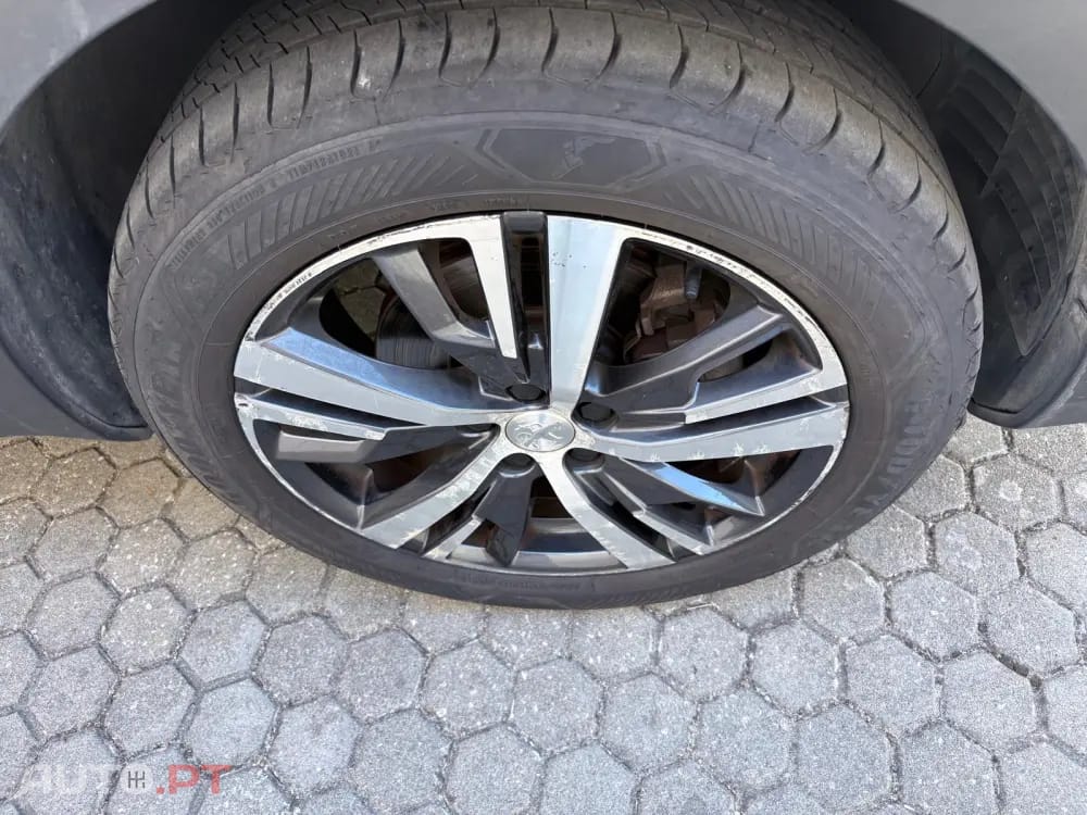 Peugeot 5008 1.2 PureTech Allure EAT8