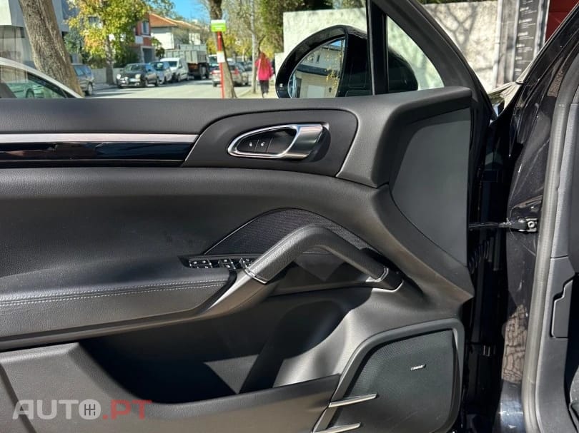 Porsche Cayenne Platinum Edition