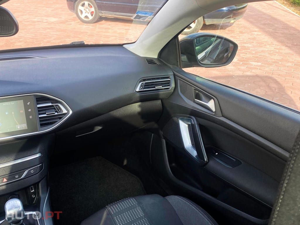 Peugeot 308 1.6 e-HDi Allure J17