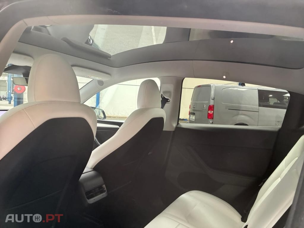 Tesla Model Y Standard RWD