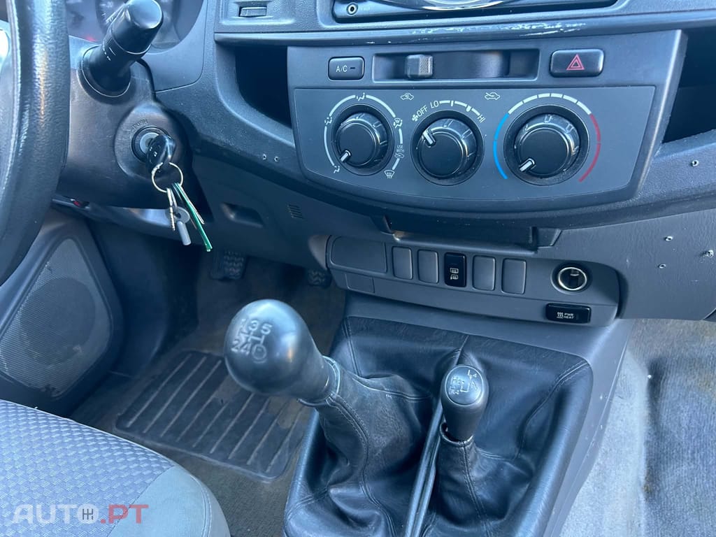 Toyota Hilux X-Cab 4x4 2.5D-4D 144cv