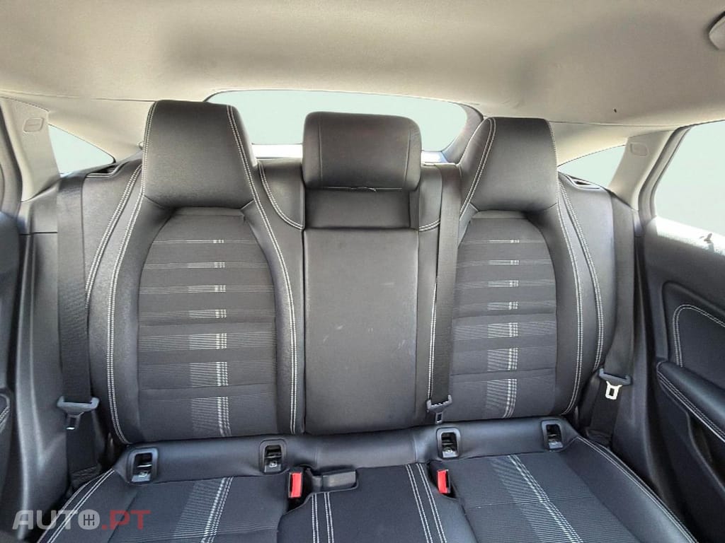 Mercedes-Benz CLA 200 d Shooting Brake Urban Aut