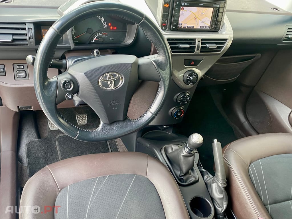 Toyota iQ 1.4 D-4D 2 NAVI+Bluetooth