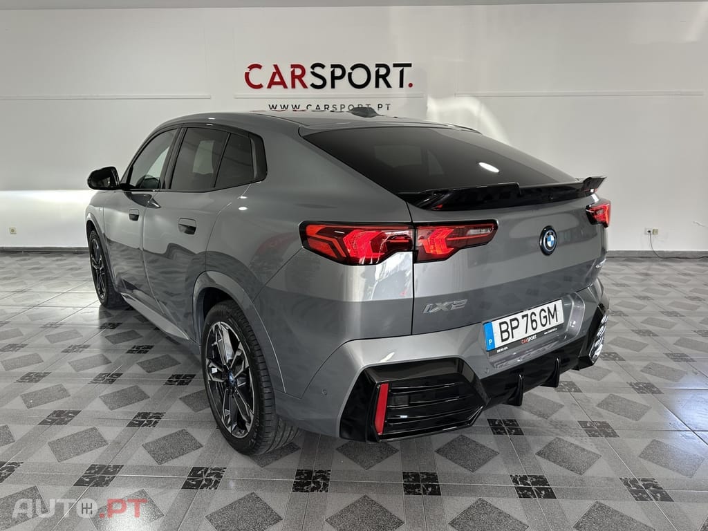 BMW iX2 eDrive20 Pack Desportivo M
