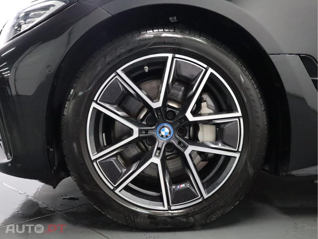 BMW i4 eDrive35i Pack M