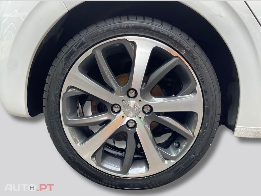 Peugeot 208  1.2 e-THP Féline