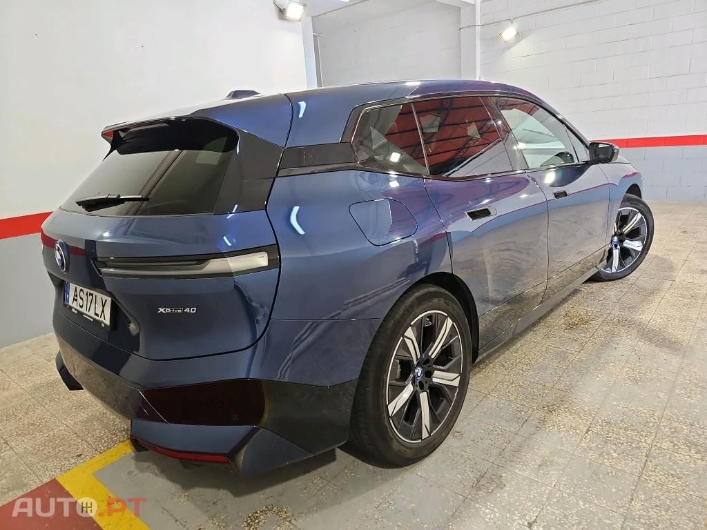 BMW iX xDrive 40 Pack Desportivo