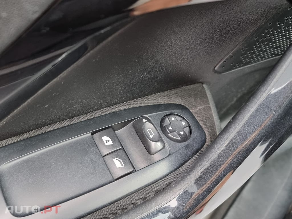 Peugeot 208 1.6 e-HDi Active