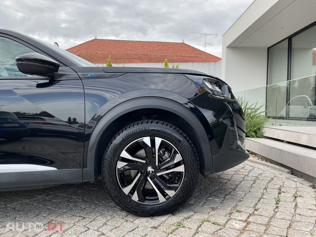 Peugeot E-2008 50 kWh Allure