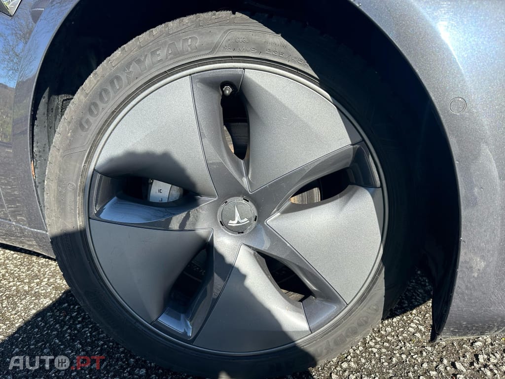Tesla Model 3 Long-Range Dual Motor AWD