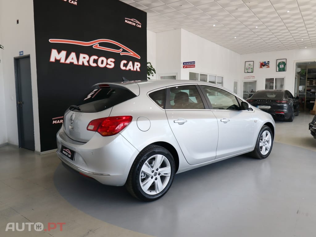 Opel Astra 1.6 CDTi Cosmo S/S J18