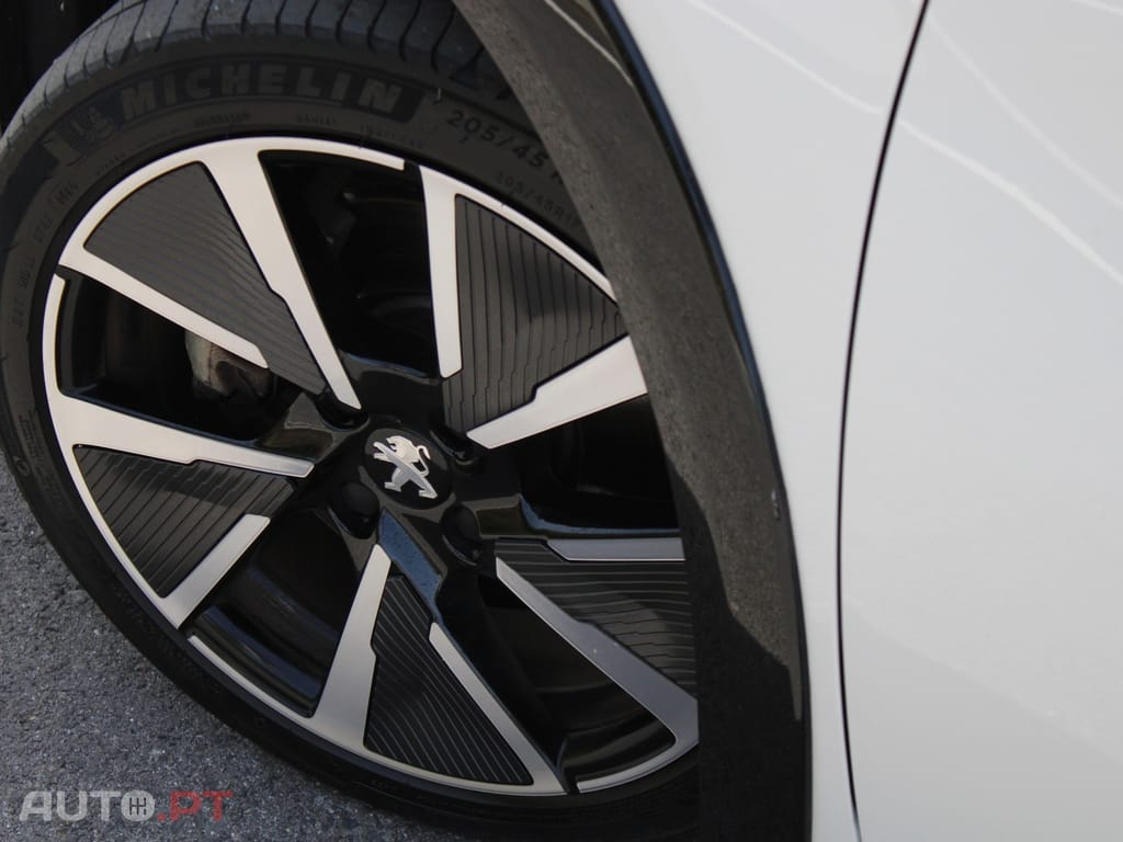 Peugeot E-208 50 kWh GT Pack