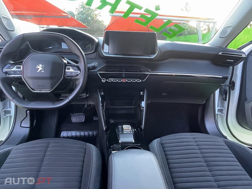 Peugeot E-2008 50 kWh Style