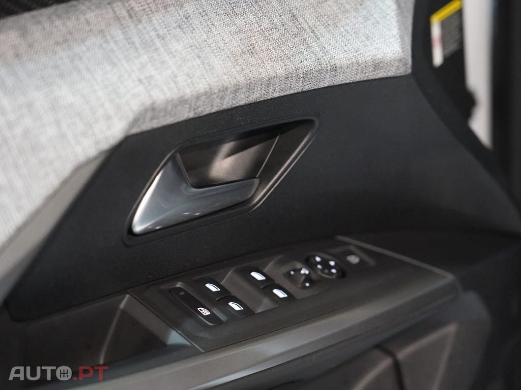 Peugeot 3008 1.2 Hybrid Allure e-DCS6