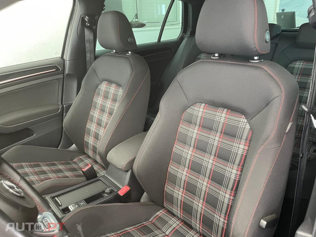 Volkswagen Golf 2.0 TSI GTI DSG