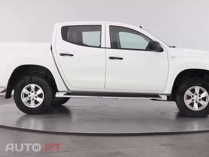Mitsubishi L200 2.3 DI-D Strakar Space Cab Intense 4WD