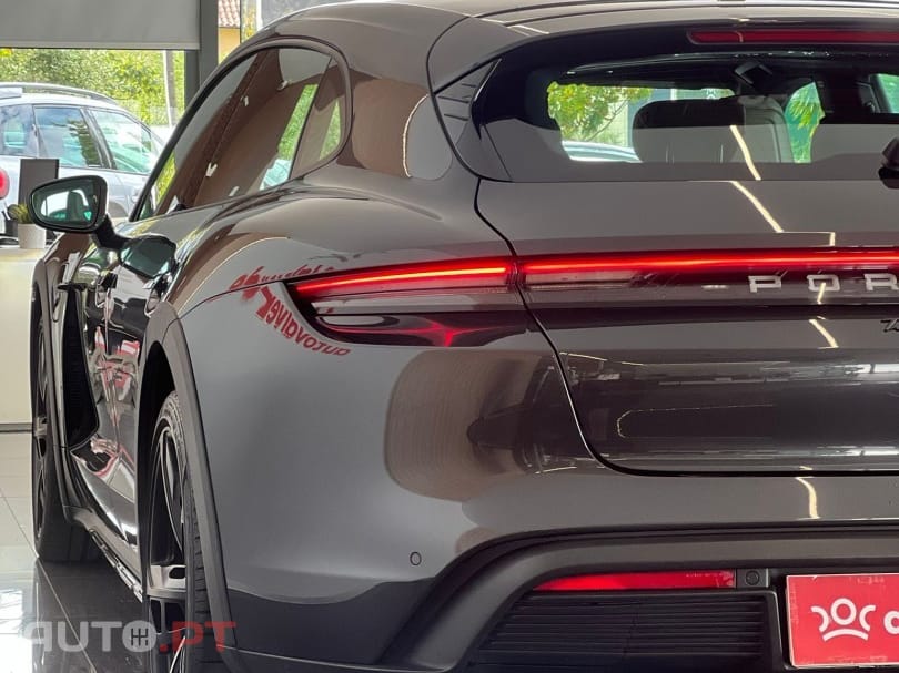 Porsche Taycan 4